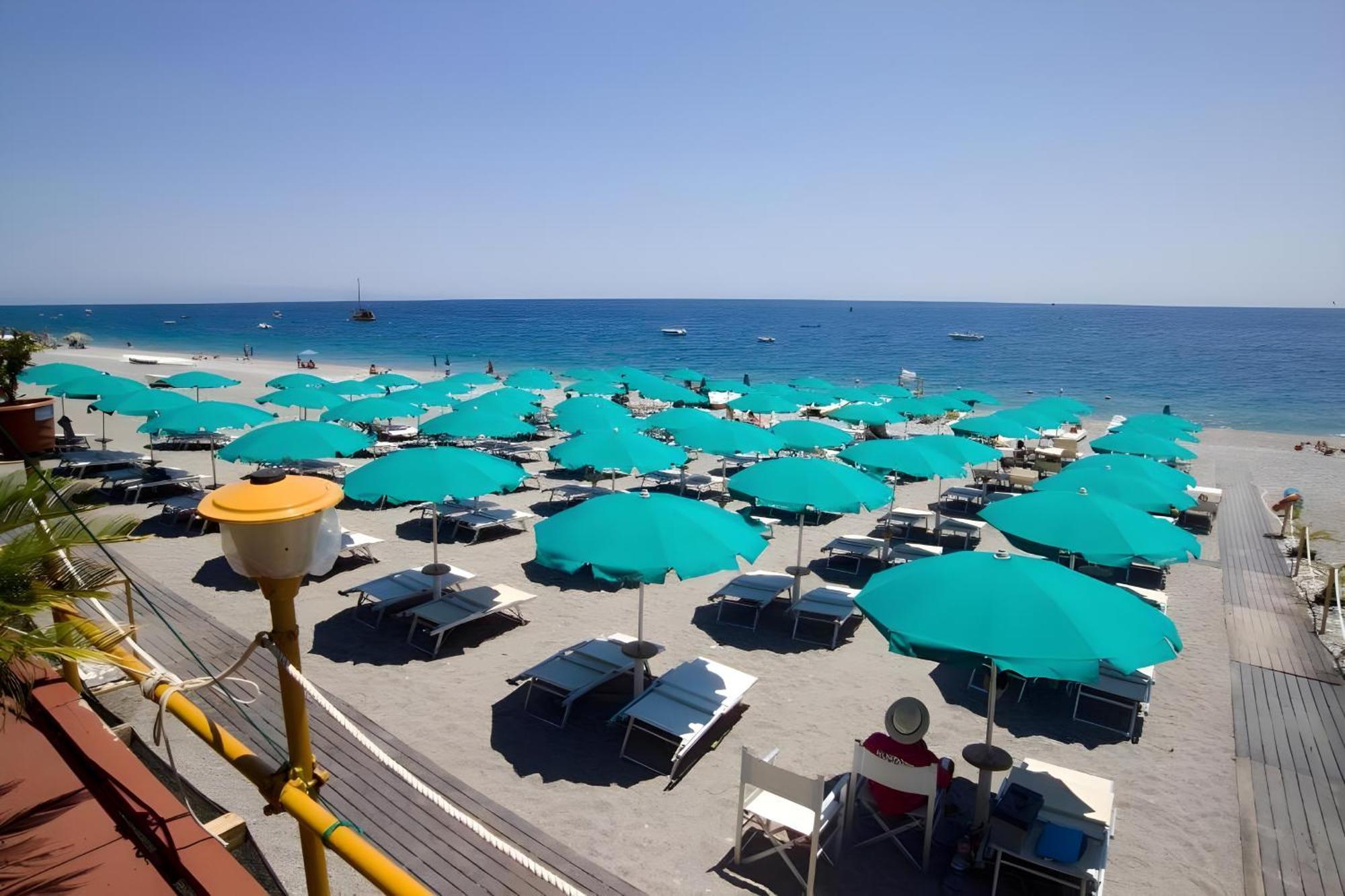 Apartamento Terrazza Enjoy Letojanni Exterior foto